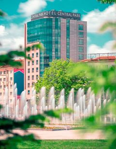 Rosslyn Central Park Hotel