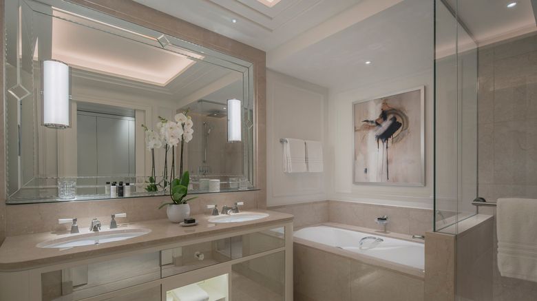 <b>Four Seasons Hotel Doha Room</b>. Images powered by <a href="https://www.leonardoworldwide.com/" title="Leonardo Worldwide" target="_blank">Leonardo</a>.