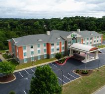 Holiday Inn Express & Suites Exterior