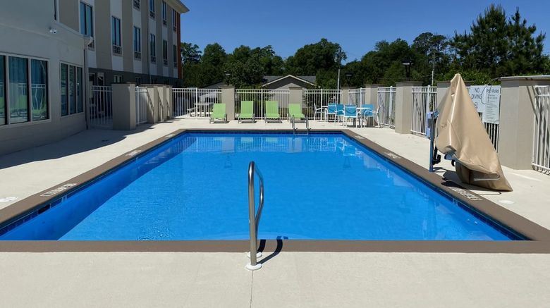 <b>Holiday Inn Express & Suites Pool</b>. Images powered by <a href="https://www.leonardoworldwide.com/" title="Leonardo Worldwide" target="_blank">Leonardo</a>.