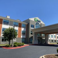 Holiday Inn Express & Suites