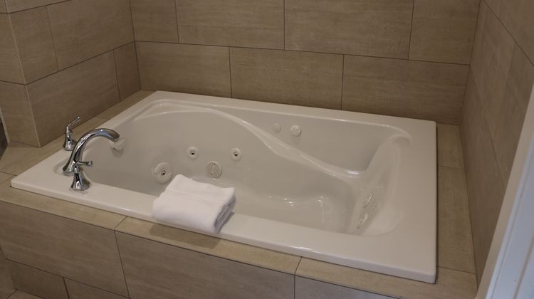 Holiday Inn Express Hotel & Suites Suite
