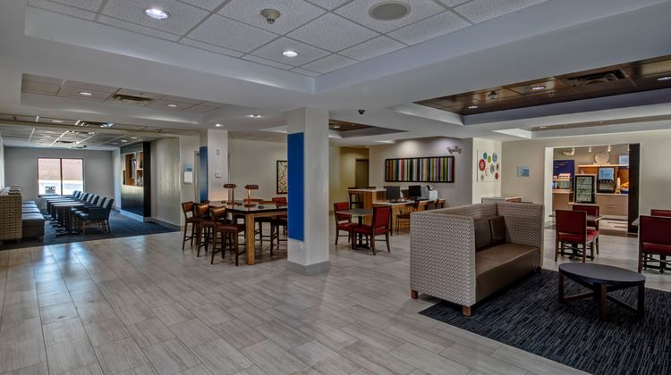 Holiday Inn Express Hotel & Suites Lobby
