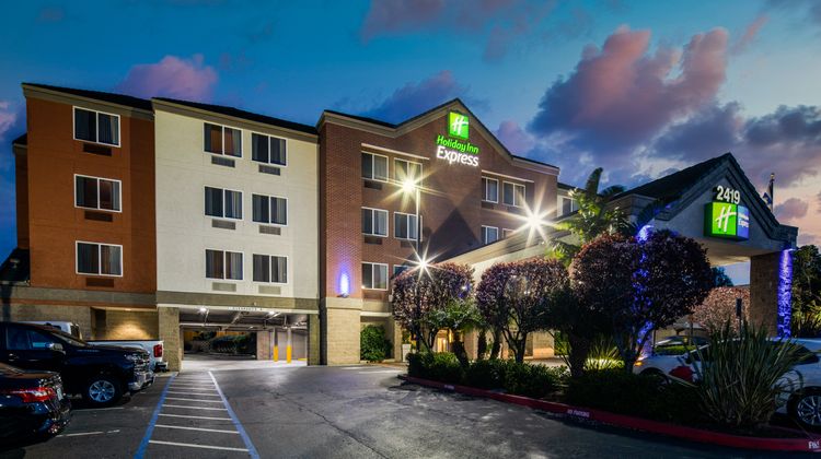Holiday Inn Express Castro Valley Exterior
