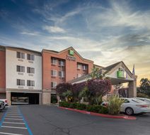Holiday Inn Express Castro Valley Exterior