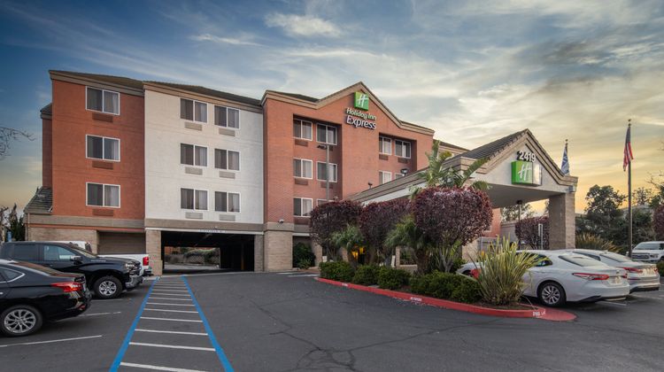 Holiday Inn Express Castro Valley Exterior