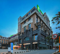 Holiday Inn Express Chengdu East Exterior