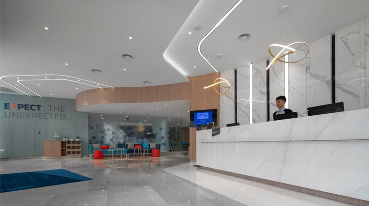 Holiday Inn Express Jinqiao Central Exterior