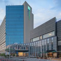 Holiday Inn Express Jinqiao Central