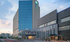 Holiday Inn Express Jinqiao Central