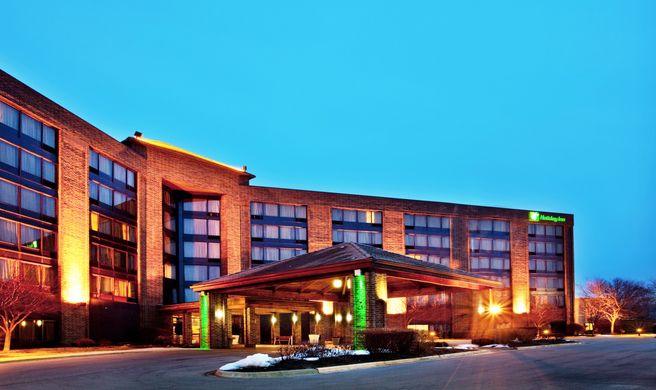 Holiday Inn Crystal Lake Exterior