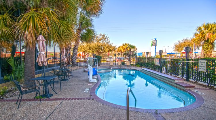 Holiday Inn Express & Suites Houston Nor Pool