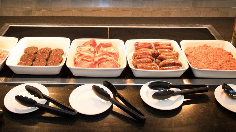 <b>Crowne Plaza London-Gatwick Airport Restaurant</b>. Images powered by <a href="https://www.leonardoworldwide.com/" title="Leonardo Worldwide" target="_blank">Leonardo</a>.