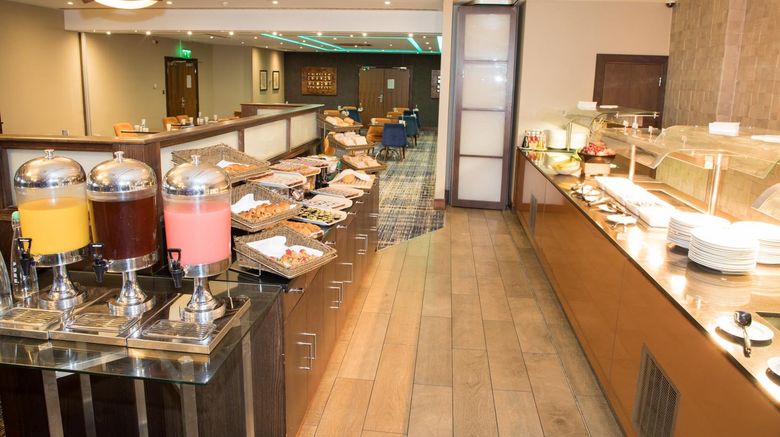 <b>Crowne Plaza London-Gatwick Airport Restaurant</b>. Images powered by <a href="https://www.leonardoworldwide.com/" title="Leonardo Worldwide" target="_blank">Leonardo</a>.