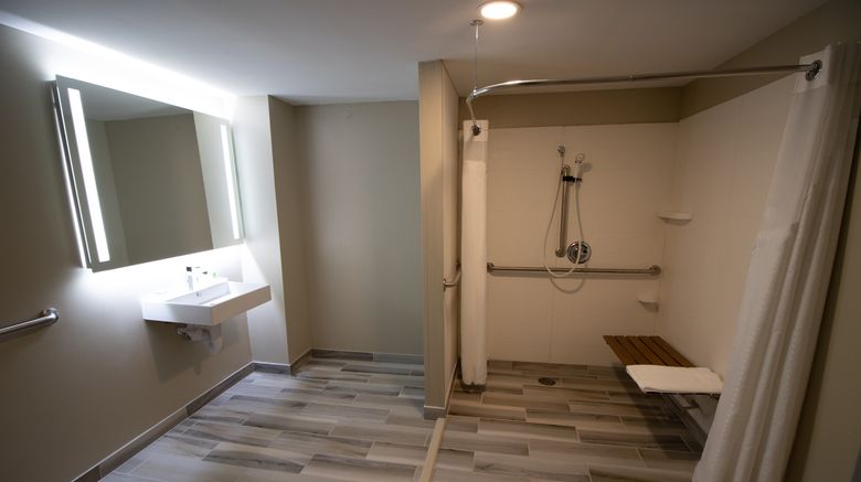 <b>Holiday Inn Scranton East-Dunmore Room</b>. Images powered by <a href="https://www.leonardoworldwide.com/" title="Leonardo Worldwide" target="_blank">Leonardo</a>.