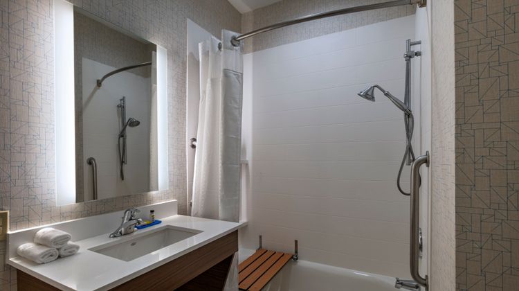 Holiday Inn Express Cedar Park Room
