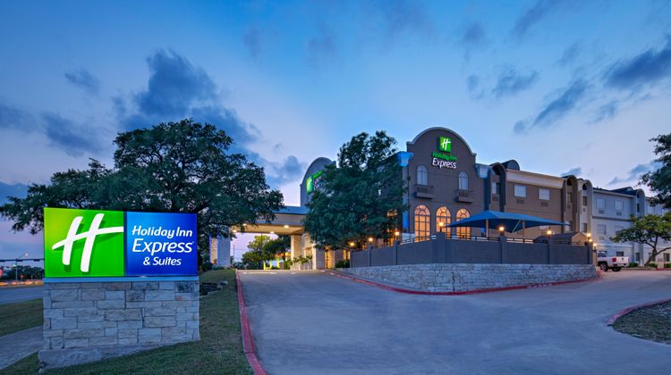 Holiday Inn Express Cedar Park Exterior