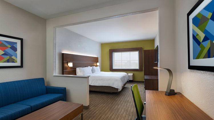 Holiday Inn Express Cedar Park Suite