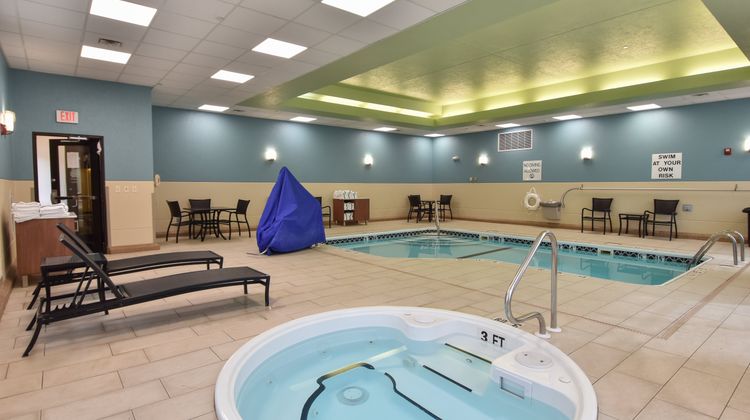 Holiday Inn Express & Stes Medical Dist Pool