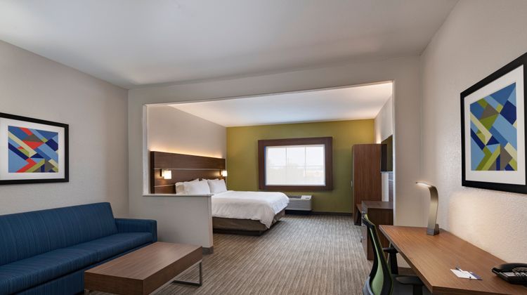 Holiday Inn Express Cedar Park Suite