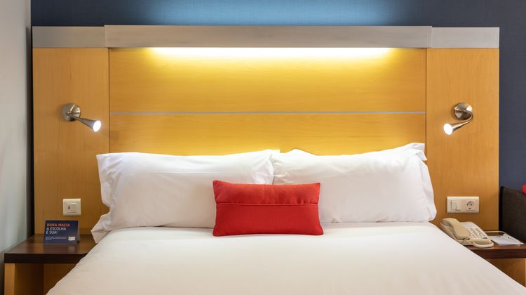 Holiday Inn Express Lisbon-Oeiras Room