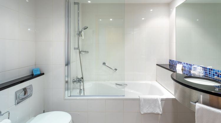 Holiday Inn Express Lisbon-Oeiras Room