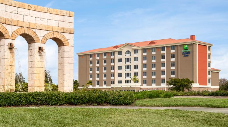 Holiday Inn Express/Stes Fort Myers East Exterior