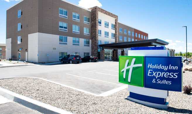 Holiday Inn Express & Suites Elko Exterior