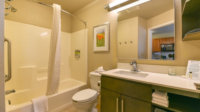 <b>Candlewood Suites Airport Room</b>. Images powered by <a href="https://www.leonardoworldwide.com/" title="Leonardo Worldwide" target="_blank">Leonardo</a>.