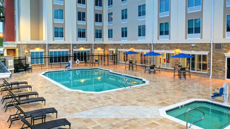 Holiday Inn Express Mobile-Saraland Pool