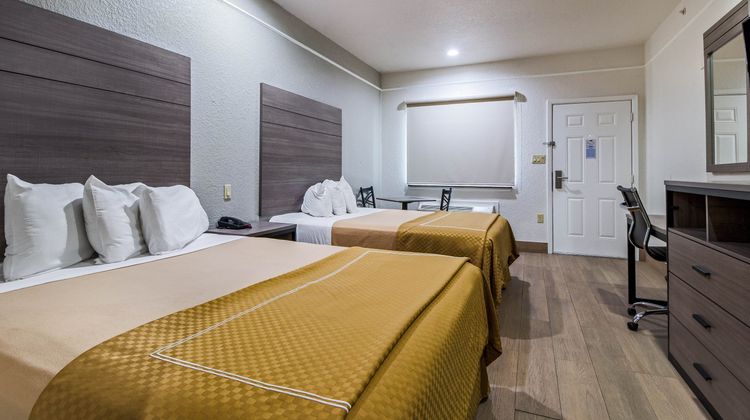 Scottish Inns & Suites Baytown Room