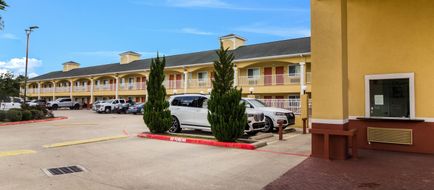 Scottish Inns & Suites Baytown Exterior