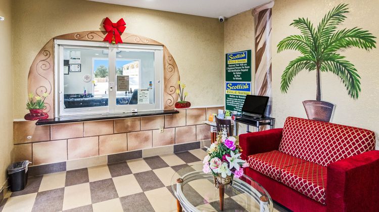Scottish Inns & Suites Baytown Lobby