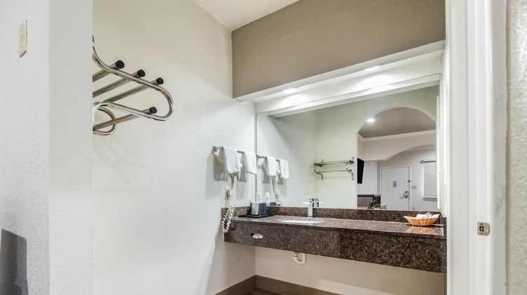 Scottish Inns & Suites Baytown Room