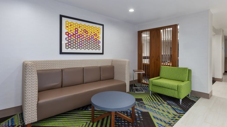 Holiday Inn Express & Suites Dayton Sout Lobby