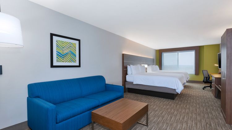 Holiday Inn Express & Suites Dayton Sout Suite