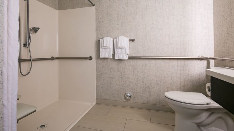 Holiday Inn Express & Suites Burlington Room