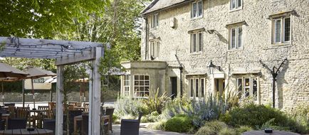 Cross Hands Hotel Exterior