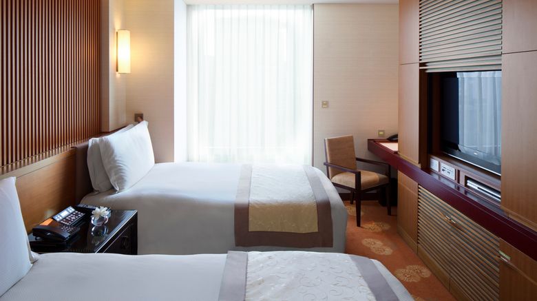 <b>The Peninsula Tokyo Suite</b>. Images powered by <a href=https://www.travelagewest.com/Hotels/Tokyo/