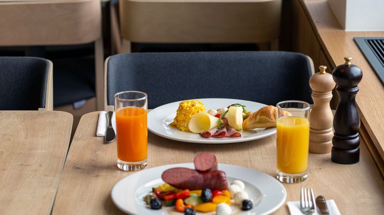 <b>Holiday Inn Express Ljubljana Restaurant</b>. Images powered by <a href="https://www.leonardoworldwide.com/" title="Leonardo Worldwide" target="_blank">Leonardo</a>.