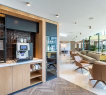 Holiday Inn Lisbon Lobby
