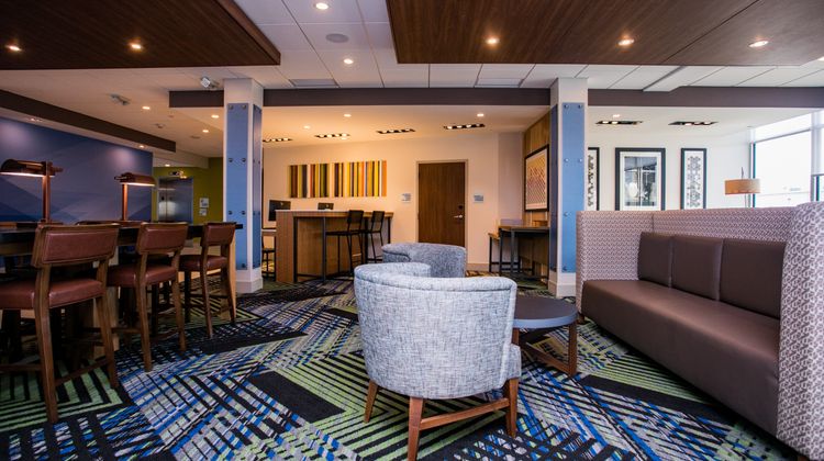 Holiday Inn Express/Stes Rehoboth Beach Lobby