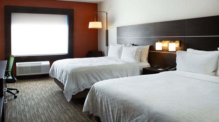 Holiday Inn Express & Suites Wentzville Room