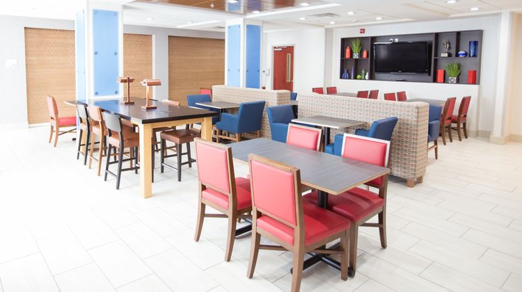 Holiday Inn Express Hotel & Suites Lobby
