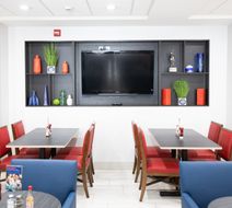 Holiday Inn Express Hotel & Suites Lobby