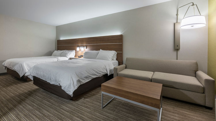 Holiday Inn Express & Suites Moncton Suite
