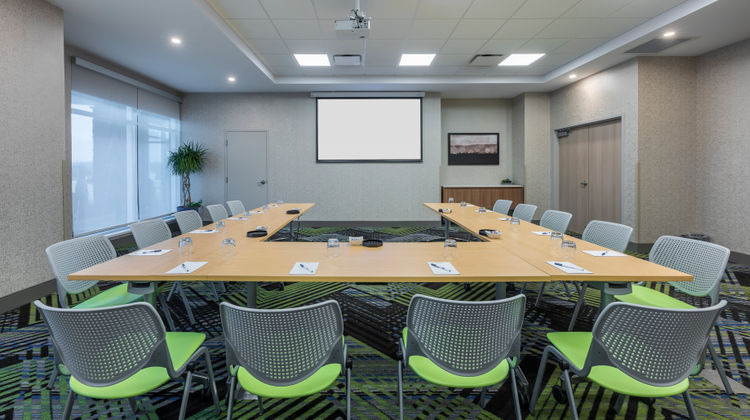 Holiday Inn Express & Suites Moncton Meeting