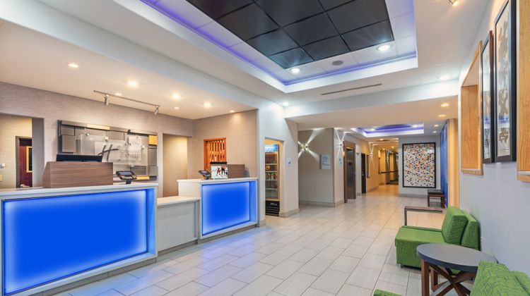 Holiday Inn Express Hotel/Suites Guymon Lobby
