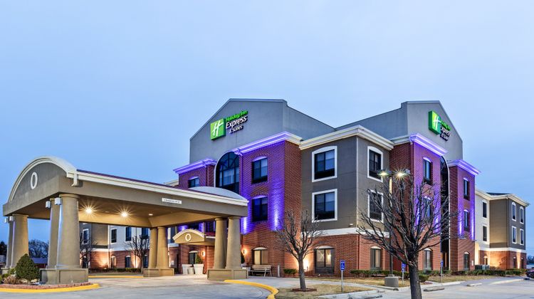 Holiday Inn Express Hotel/Suites Guymon Exterior