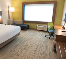 Holiday Inn Express & Stes Louisville N Room